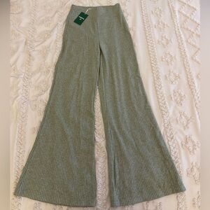 HALARA Sage Ribbed Flare Pants